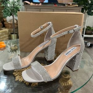 SALE🔥STEVE MADDEN Carson strappy heeled sandals ✨